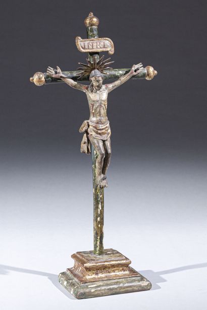 null École espagnole du XVIIème siècle

Crucifix en bois polychromé et doré 

H....