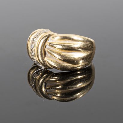 Ring in 18K (750°/°°) yellow gold with a...