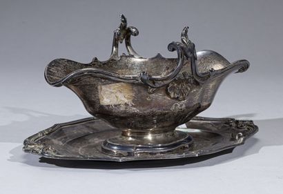 null Sauceboat and its mobile silver tray, tray with six contours molded with fillets...