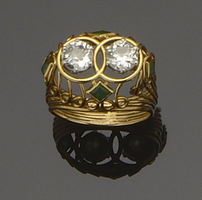 null Bague en or jaune 18K (750°/°°) à fils, le plateau ajouré à décor d'entrelacs...