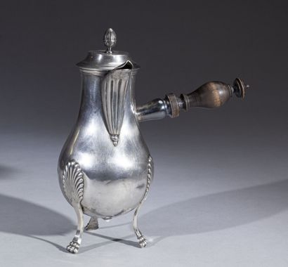 null Tripod silver coffee pot in the style of the 18th century, feet with lion paws,...