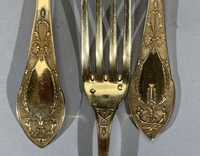 null Nice set of twelve gilt flatware, the spatula tapered with fillets, decorated...