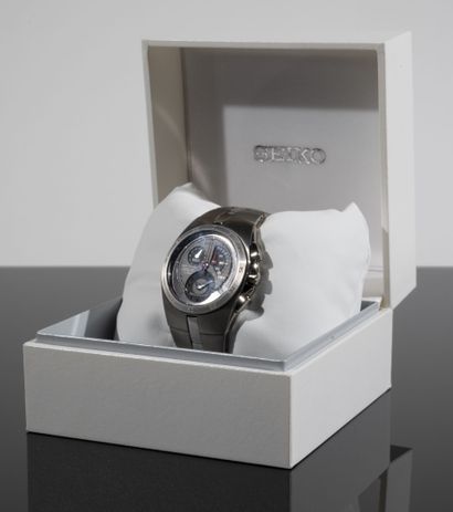 SEIKO
Chronograph watch in titanium, model...