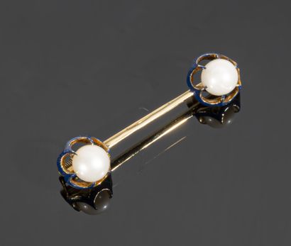 Brooch in 18K yellow gold (750°/°°), the...