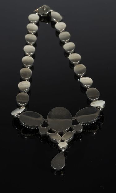 null Silver necklace (800°/°°) composed of articulated oval links, the fixed central...