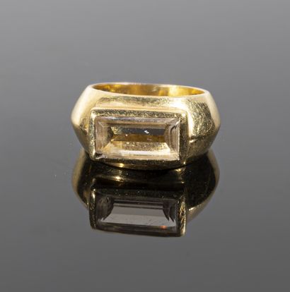 Ring in 18K (750°/°°) yellow gold, the bifacial...