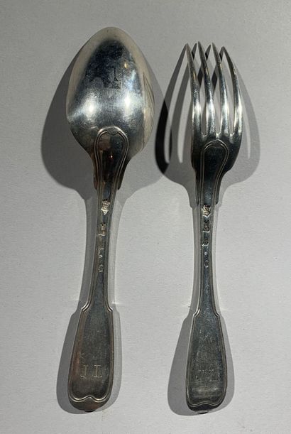 null Silver flatware with filets 
18th century
Later figured JL
Weight : 172 g B...