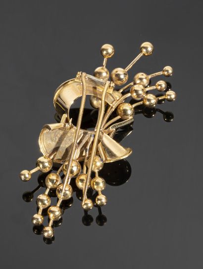 null Brooch "Gerbe" in 18K yellow gold (750°/°°) with hollow balls (tiny dents),...