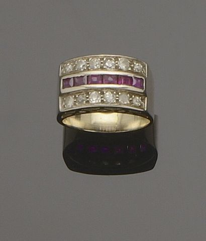null Ring in 18K (750°/°°) white gold, centered on a line of calibrated synthetic...
