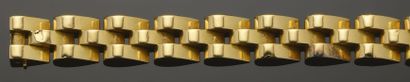 null Bracelet "Tank" en or jaune 18K (750°/°°) lisse à trois rangs de maillons géométriques...