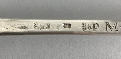 null Stew spoon in plain silver 
Hallmark of Master-born repeated twice, incomplete
18th...
