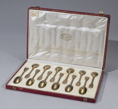 null Twelve vermeil coffee spoons, shell pattern 
Marked : Minerve, First Title 
Master-smith...