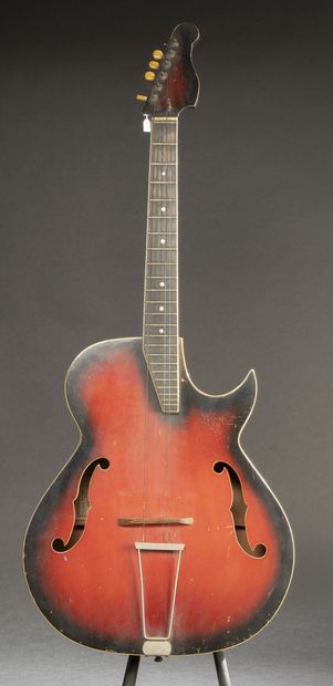 null Guitare Jazz COUESNON luthier à Mirecourt signée, couleur redburst, n° de série...