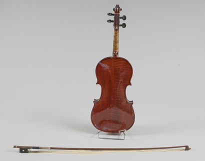 null Violon copie Stradivarius fait à Mirecourt au début du XXe siècle. Fond deux...