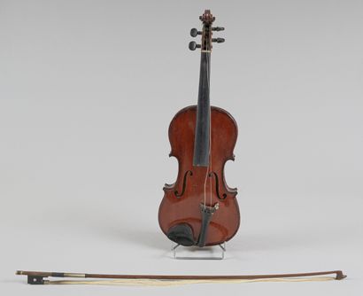 null Violon copie Stradivarius fait à Mirecourt au début du XXe siècle. Fond deux...