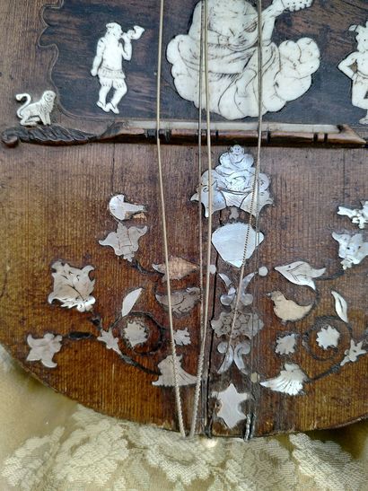 null Mandoline napolitaine de la deuxième moitié du XVIIIe siècle, caisse de résonance...