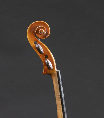 null Violon fait à Mirecourt vers 1920, portant étiquette apocryphe Jean-Baptiste...