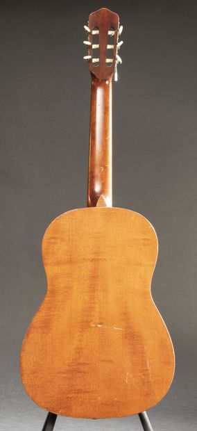 null Guitare classique de Oscar Teller modèle n°7.51, année 1976
A réencorder