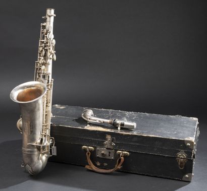 Saxophone alto de J.Gras modèle argenté sablé,...