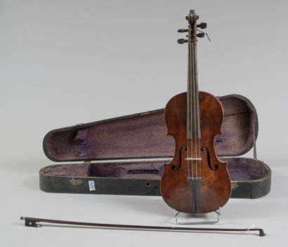 null Violon français, fait vers 1900, modèle non fileté. Fond une pièce 358 mm
Fente...