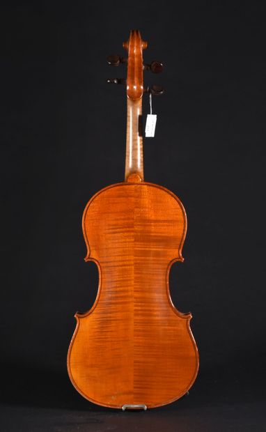 null Violon fait à Mirecourt vers 1920, portant une étiquette Stradivarius 1721....