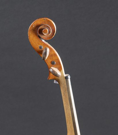 null Violon fait à Mirecpirt au début du 20 portant etiquette Ceruti année 1777....