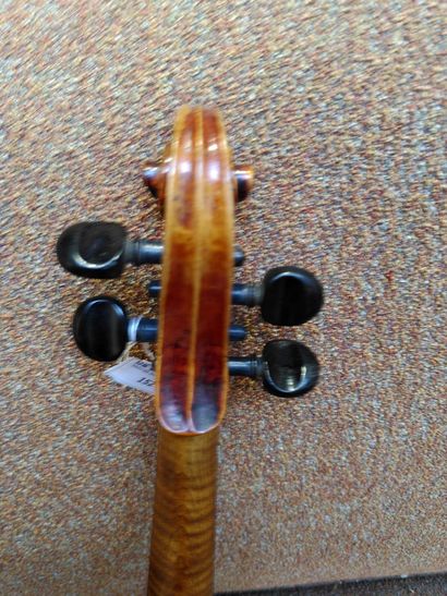 null Violon allemand fait au début du XXe siècle, portant étiquette Stradivarius...