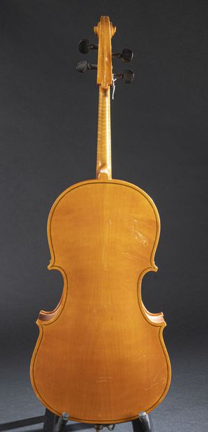 null Petit violoncelle de taille 1/4, fabrication hongroise, vers 1960/1970. Fond...