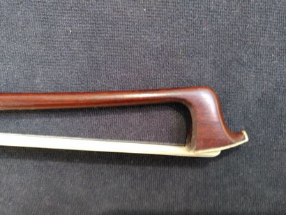 null Archet de violon de JTL monté maillechort. Poids 63 gr avec mèche et garnit...