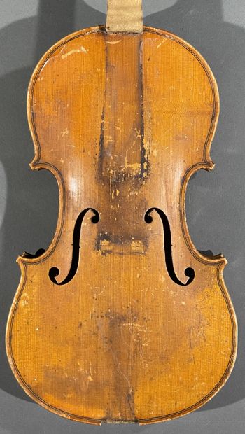 null Beau violon 3/4 fait vers 1900, anonyme, touche sillet bas et une cheville manquants....