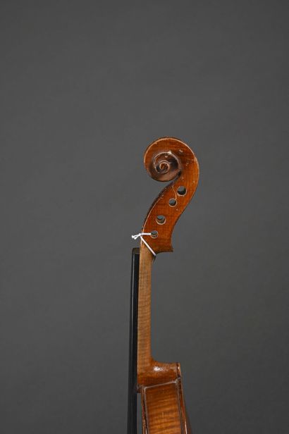 null Violon 3/4 copie Stradivarius, Mirecourt début du XXe siècle. Fond deux pièces...