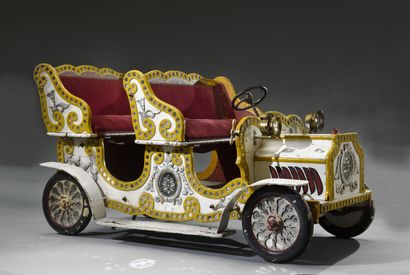 null Alfred CHANVIN (1866-1951)
Rare et importante voiture de manège en bois sculpté...