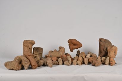 null AFRIQUE - Style Nok

Important ensemble de fragments en terre-cuite, têtes et...