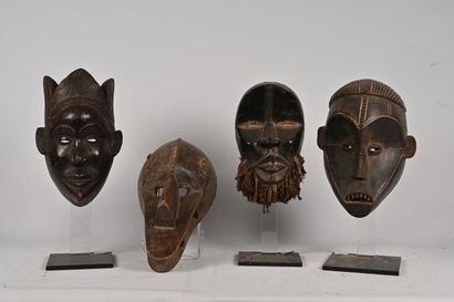 null AFRIQUE - Style Dan et Gouro

Ensemble de quatre masques en bois sculpté et...