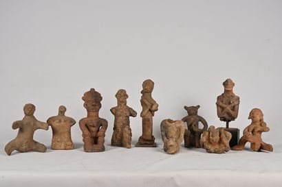 null AFRIQUE - Style Nok

Ensemble de dix pièces, bustes et figures.

H. 22, 30,...