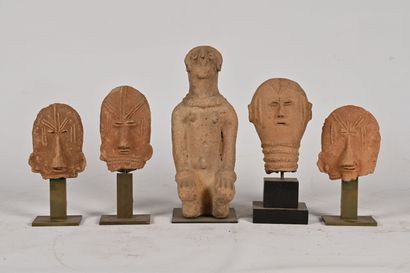 null AFRIQUE - Style Nok

Ensemble de quatre figures et une statuettes stylisées.

H....