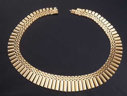 null Collier ras de cou articulé en or 18K (750°/°°), mailles tube en chute 

Poids...