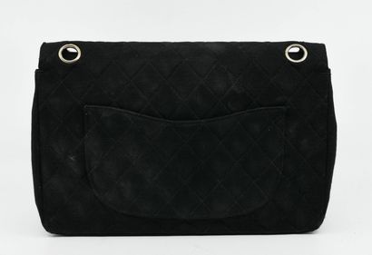 null CHANEL
Timeless" bag in black quilted jersey, gold metal swivel clasp on flap....