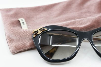 null MIU MIU 
Pair of butterfly sunglasses in black resin, very thin gold metal temples...