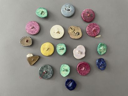 null Meeting of eighteen ceramic buttons for haute couture, circa 1940, five models...