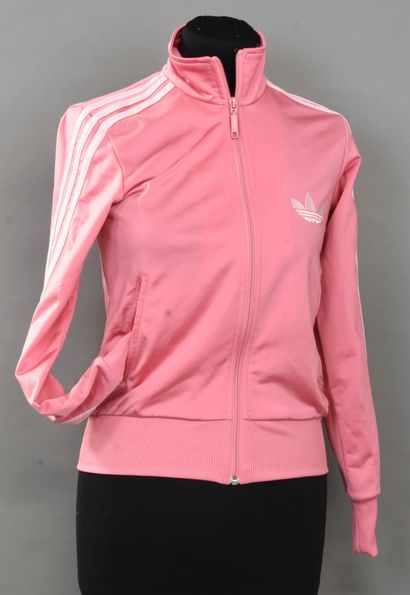 null ADDIDAS, NIKE
Lot comprenant une veste de survêtement rose, fermeture à glissière,...