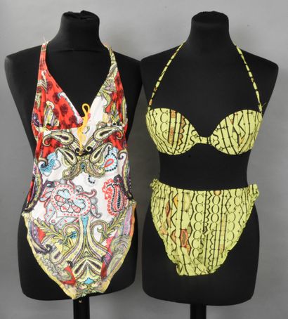 null CHRISTIAN LACROIX - Pool and beach
Lot comprenant deux maillots de bain, l'un...