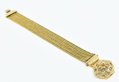 null Bracelet in 18K yellow gold (750°/°°) with four rows of curb chain, the clasp...