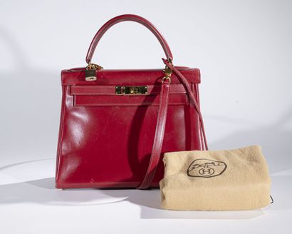 null HERMES PARIS made in France, 1991
Sac Kelly 28 en box rouge, fermoirs et attaches...