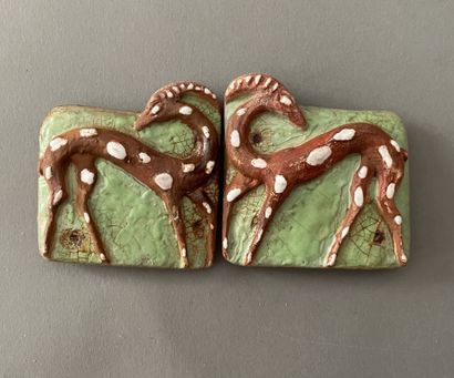 null Ceramic belt buckle for haute couture, circa 1940, glazed and painted ceramic...