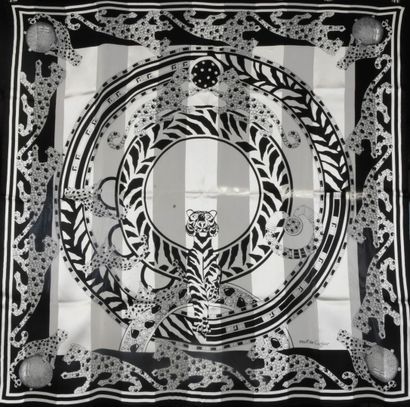 null Must by CARTIER
Damask printed silk square with black and white stripe effect...