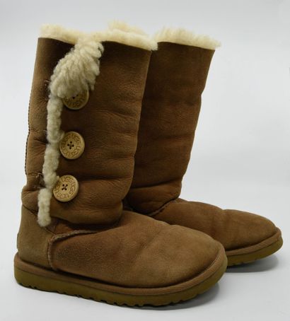 UGG
Pair of beige leather boots, decorated...