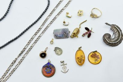null Lot of fancy jewelry including a silver brooch featuring a feather, two others...