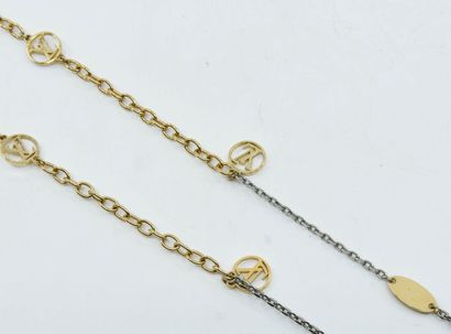 null LOUIS VUITTON 
Long necklace chain in gilded metal and thinner in silver plated...