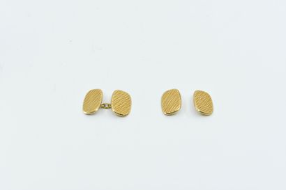 Pair of grooved cufflinks in 18K yellow gold...